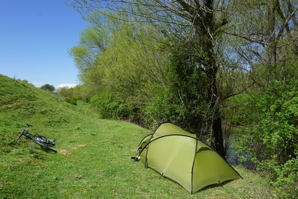 A pretty but stinky campsite near Ilgin