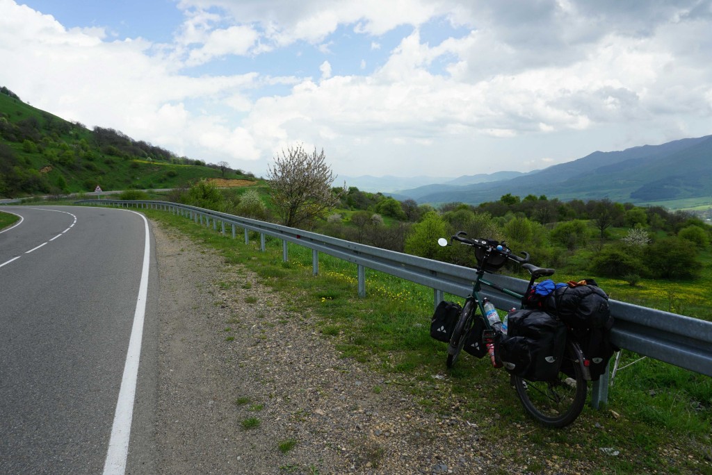 Start of the descent on the Tsalka road into Tbilisi