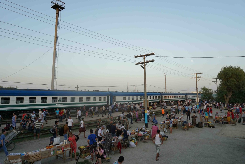 Night market on the platform at Beyneu