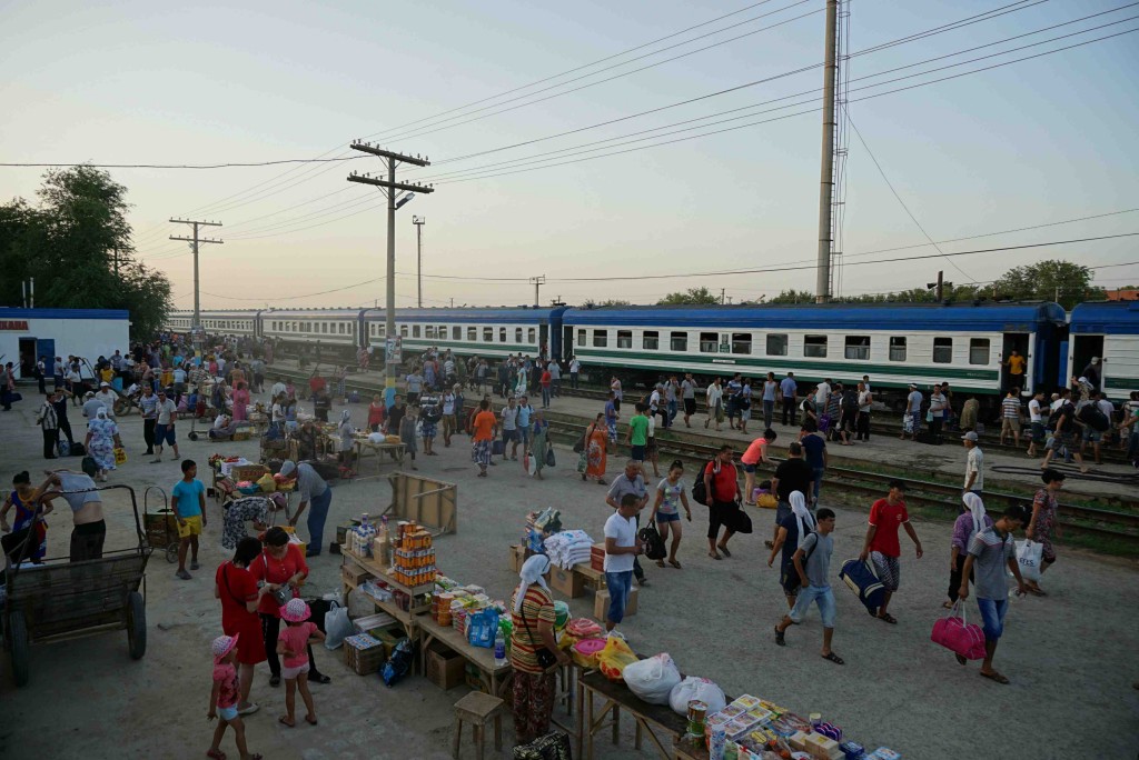 Vendors sell their wares to train passengers in Beyneu