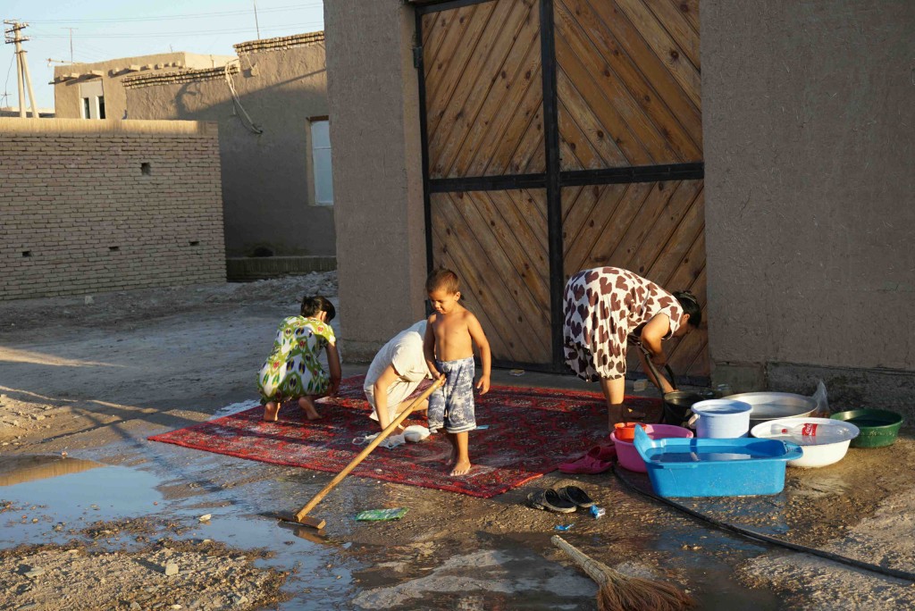 Carpet washing is a favourite pastime of Uzbek families, often doing it in the middle of a main road.