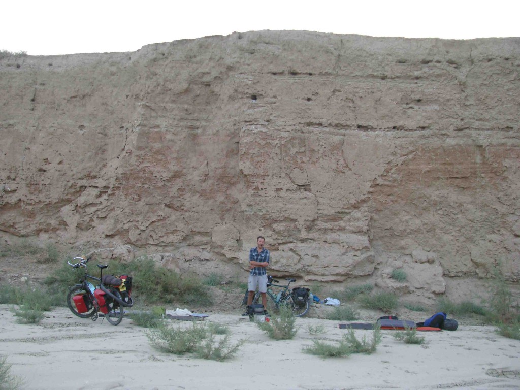 Another early start, between Baysun and Denau, Uzbekistan. Photo credit: R.Holtman