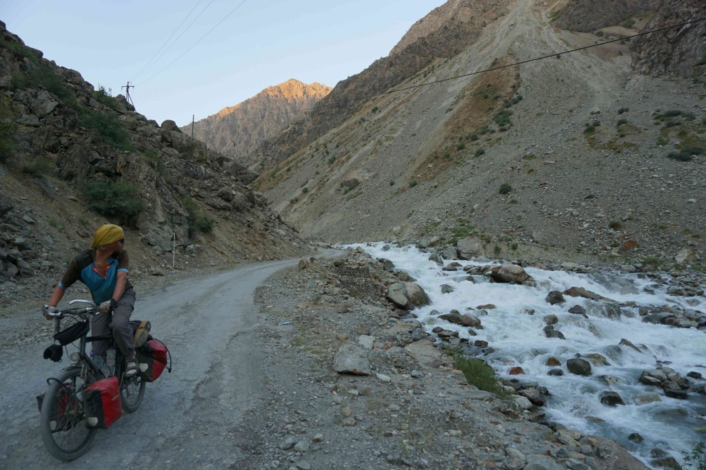 Fast finish into Kalai Khumb off the Sagirdasht Pass