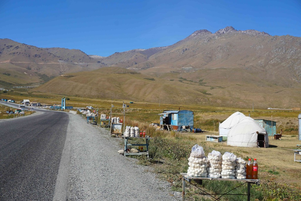 Kurut and honey for sale on the approach to Tuu Ahsu pass