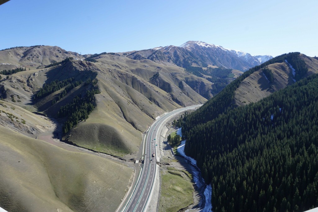 Looking down from the viaduct on the G33