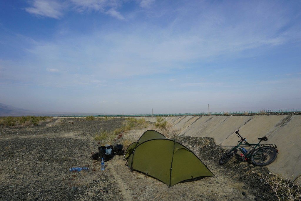 Camping in the wasteland left over after the construction of the G33 highway 