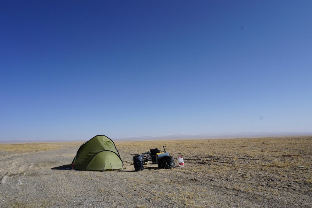 First campsite on the freezing Qinghai-Tibetan plateau