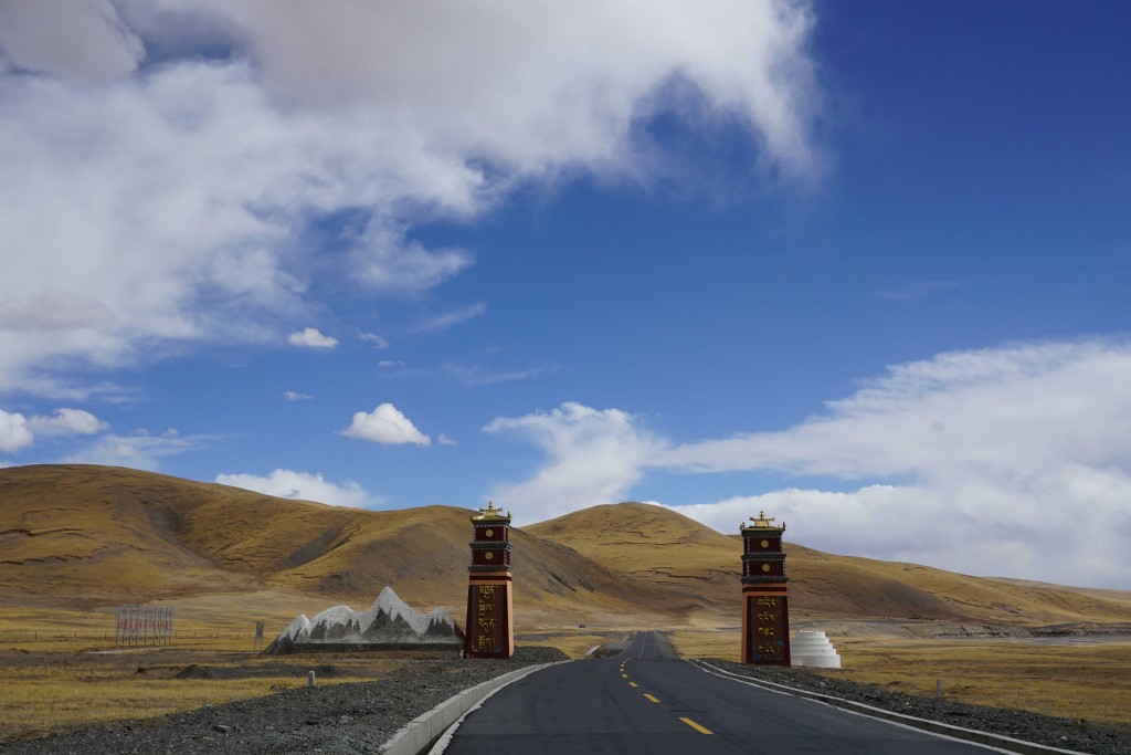 Near Qumahe (pronounced like Chewbacca), Qinghai.