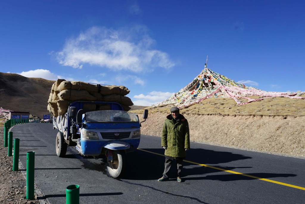 One of the few 'truck'-surfing opportunities I got in Qinghai. The good humoured driver stopped to congratulate me at the top!