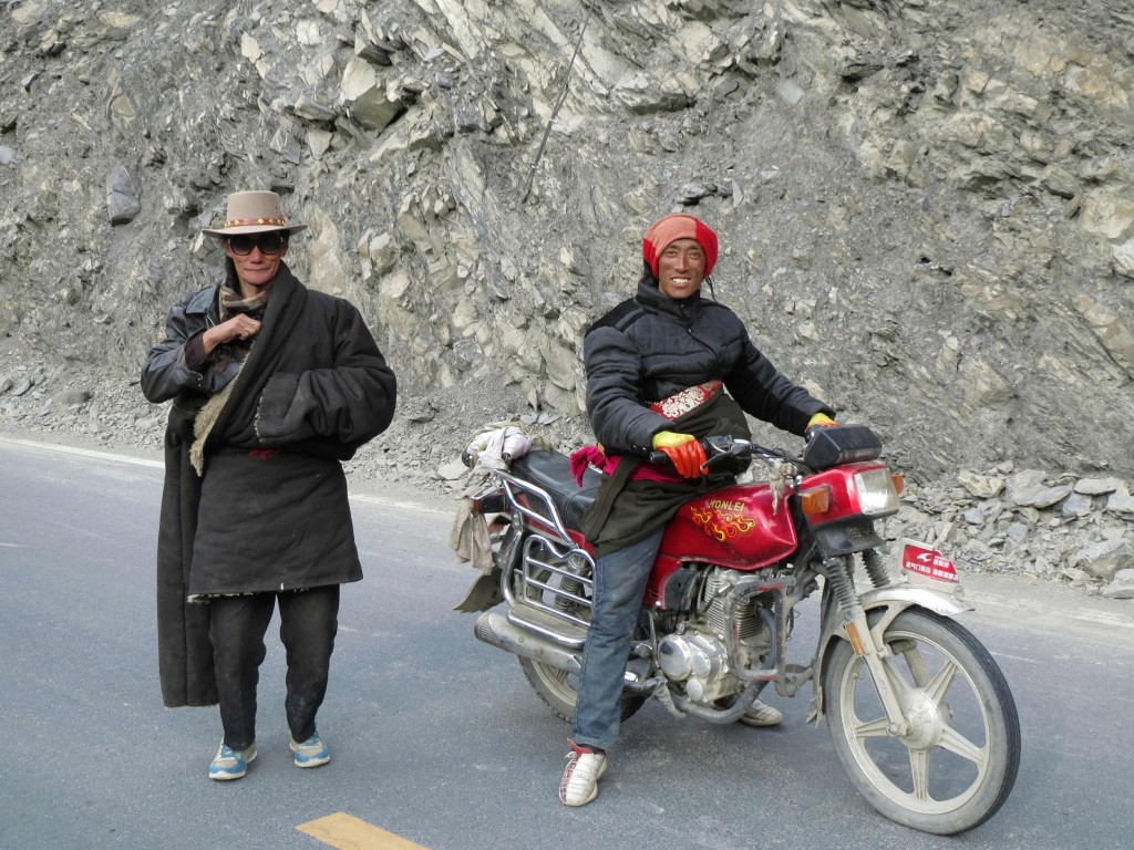 Tibetans in Yalong Canyon, south of Garze