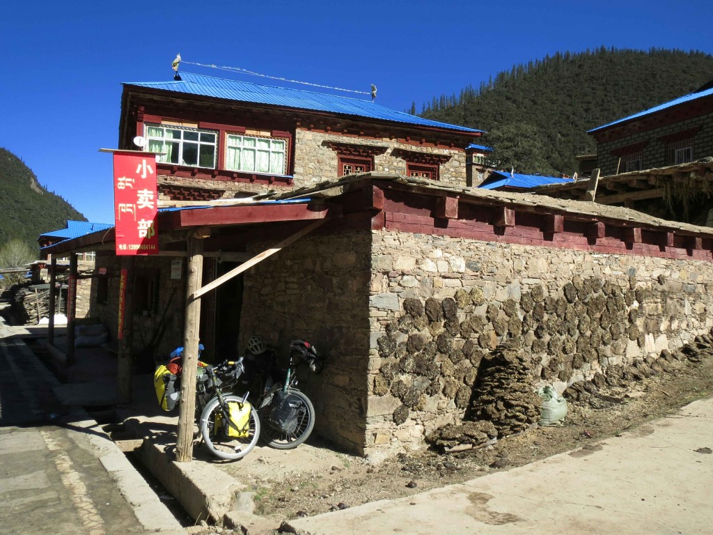 Another noodle stop on the way up the pass to Litang.