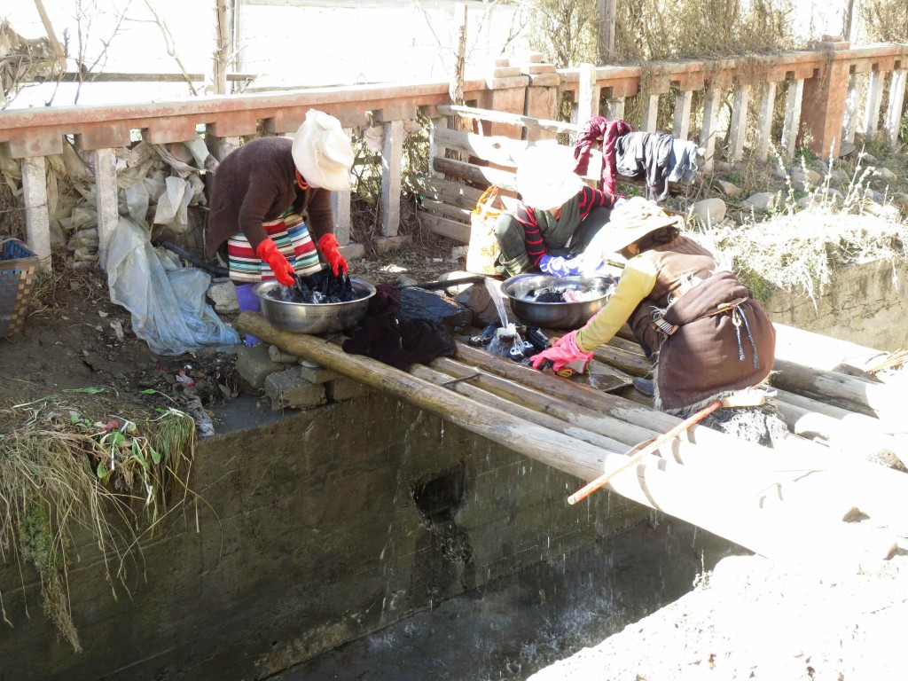 Litang laundry ladies