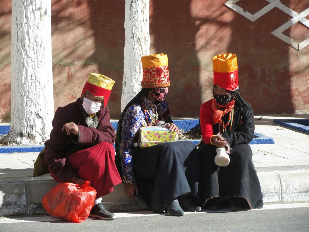 Three little maids, Litang