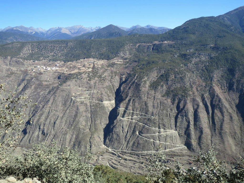 Switchbacks above Xangcheng