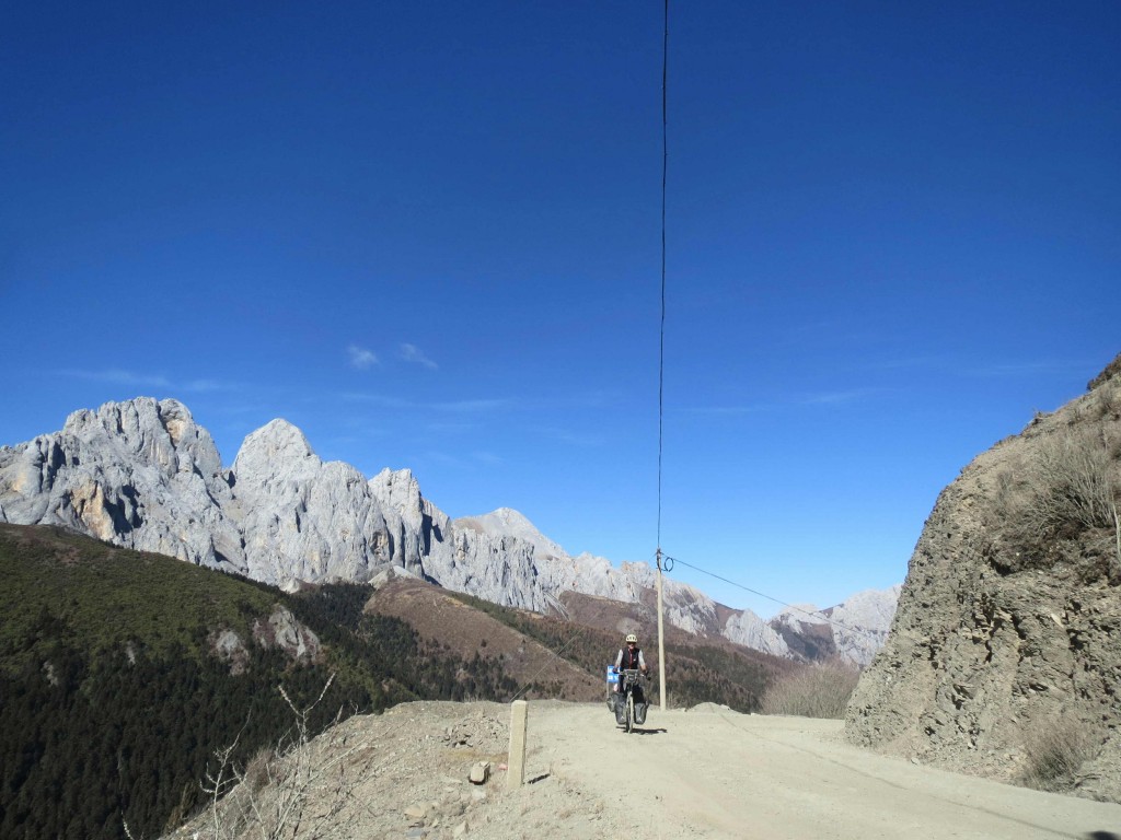 On the rough passes at the border of Sichuan and Yunnan provinces