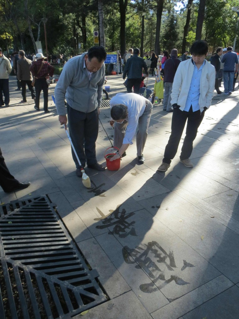 Ephemeral and beautiful - water calligraphy in Kunming
